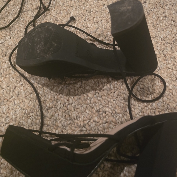 Chic Black Strappy Heels - Picture 5 of 5